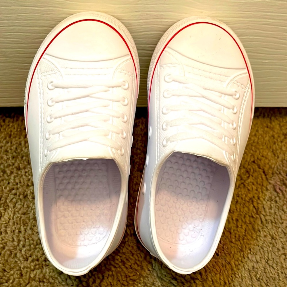 Cute plastic shoes for beach or pool, in perfect condition